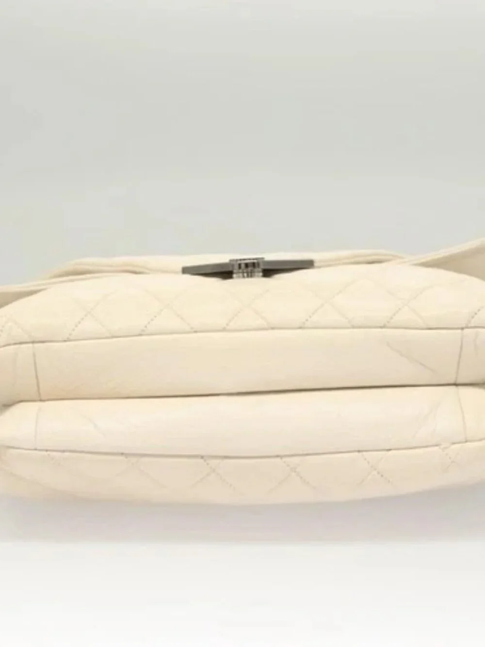 CHANEL Matelasse Shoulder Bag Lamb Skin White CC Auth 126364